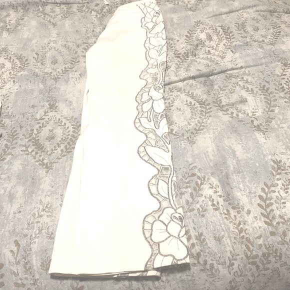 White pants with style design classy - Picture 4 of 4